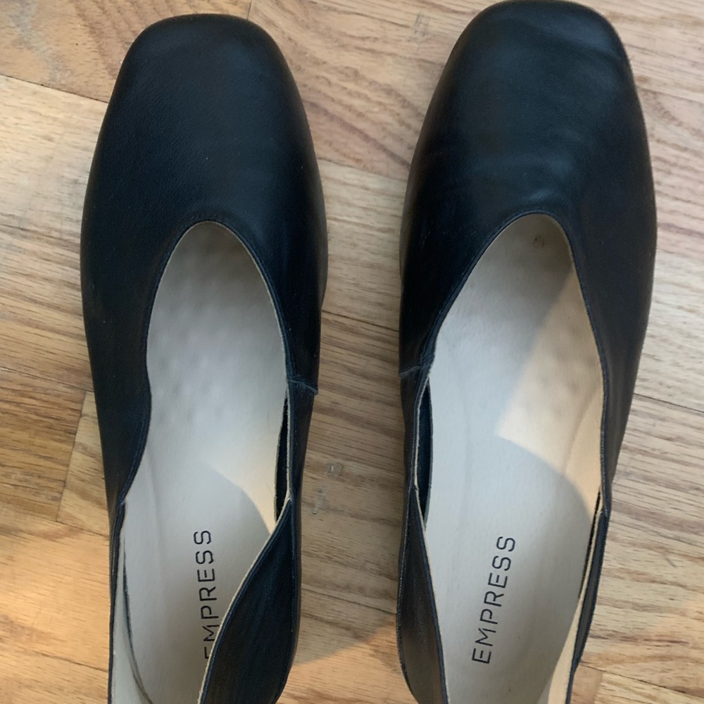 Empress black leather flats Sz 40 9.5 like new with box